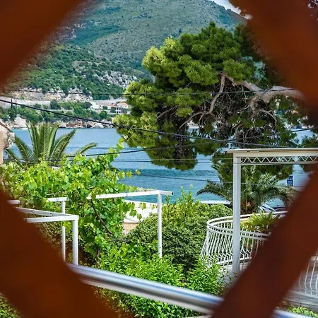 Blue Bay Apartment *