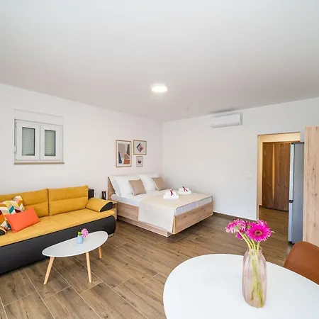 Blue Bay Apartment *